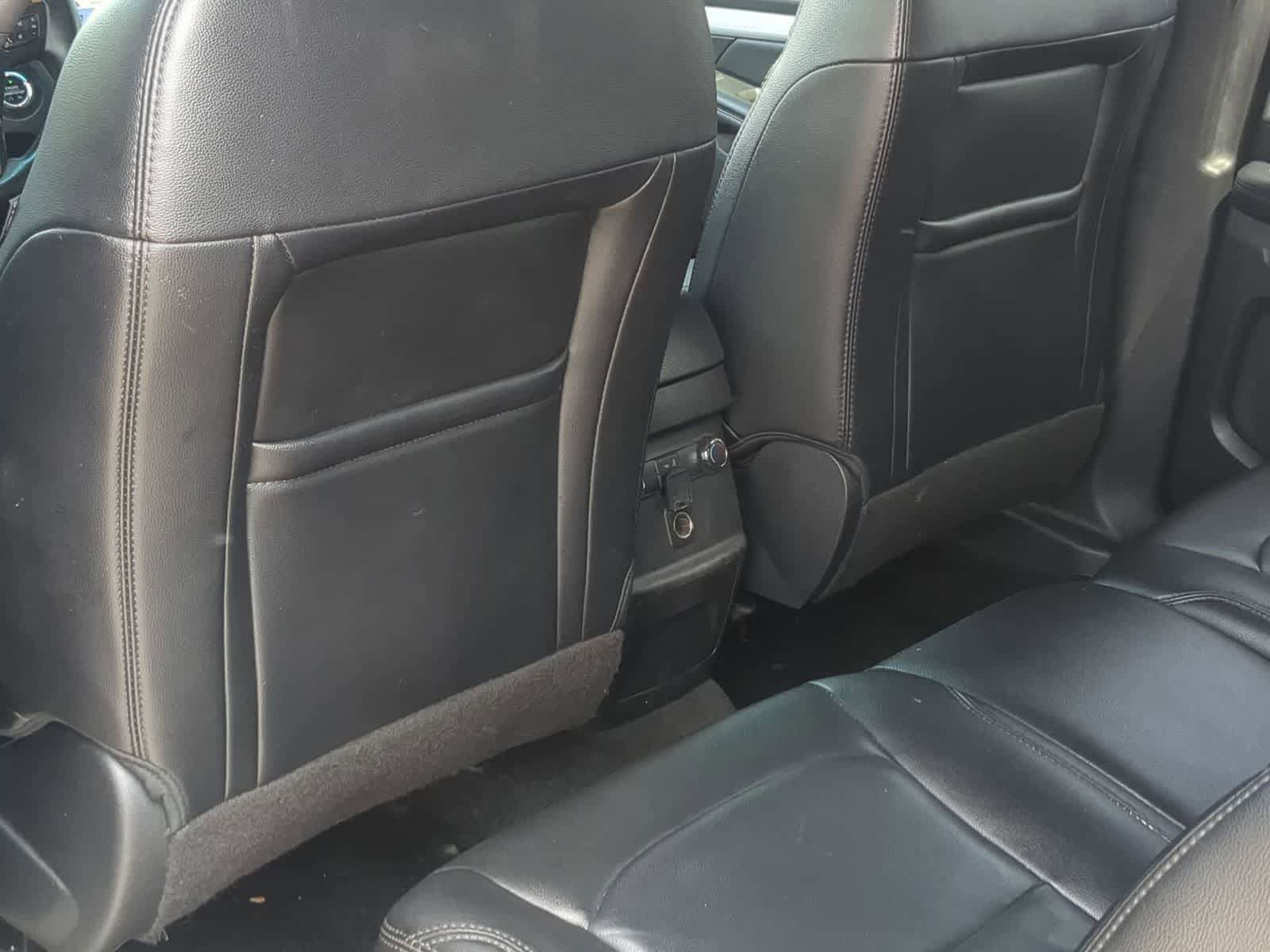 Used 2017 Ford Explorer XLT w/ Equipment Group 202A AWD/4WD image 18
