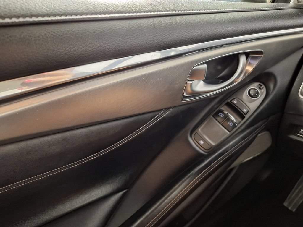 Used 2019 INFINITI Q60 3.0t Luxe AWD/4WD image 16