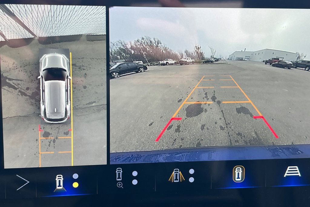 New 2026 Chevrolet Equinox LT w/ Convenience Package II image 17