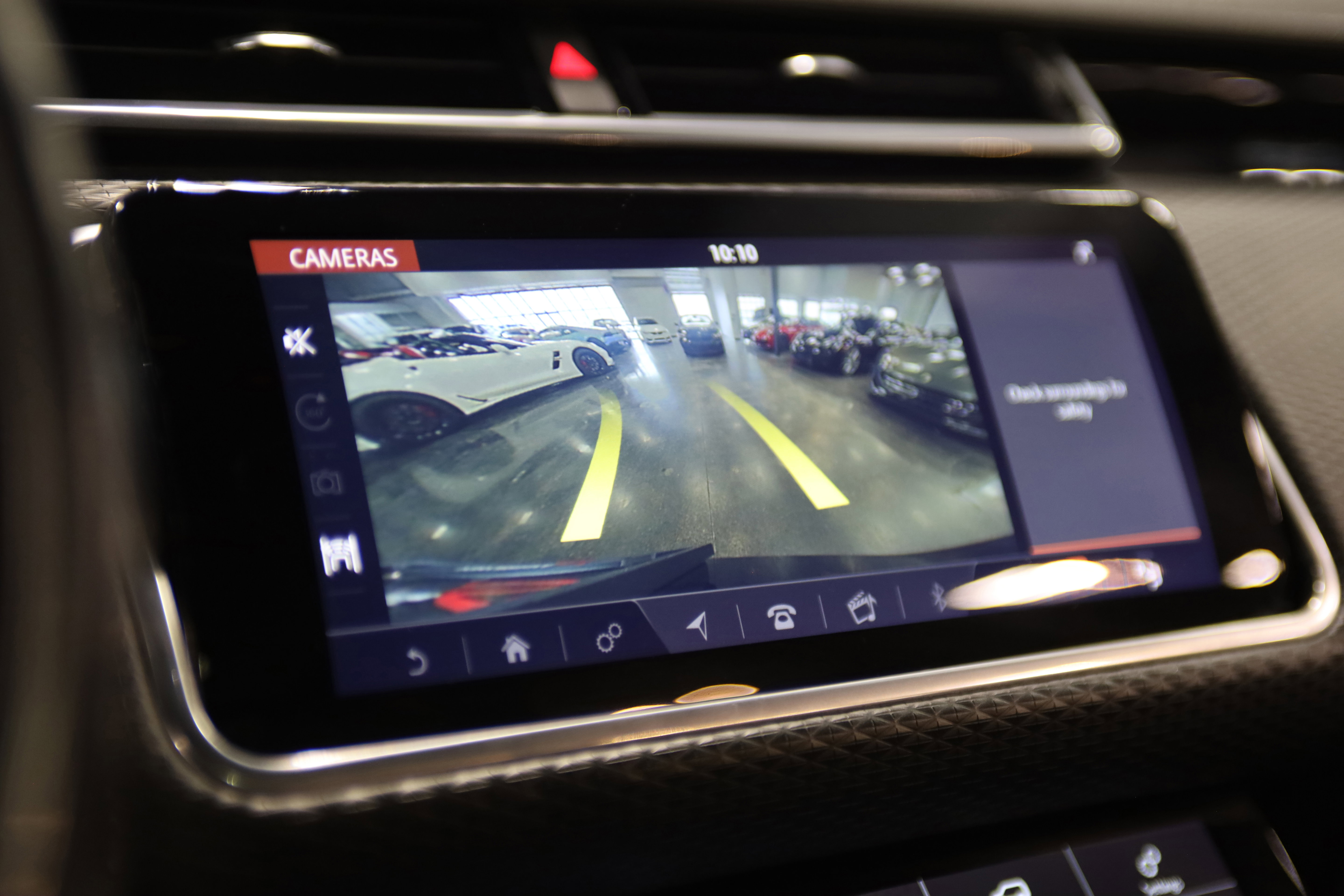 Used 2019 Land Rover Range Rover Velar R-Dynamic SE image 27