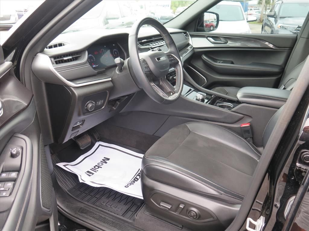 Used 2022 Jeep Grand Cherokee L Laredo image 10