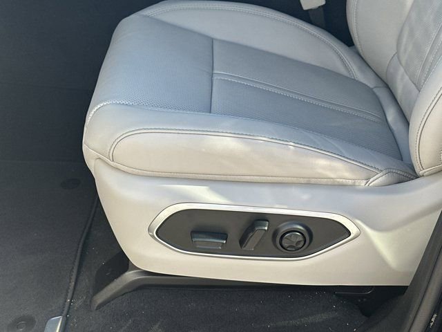 New 2026 Jeep Grand Wagoneer 2WD image 10