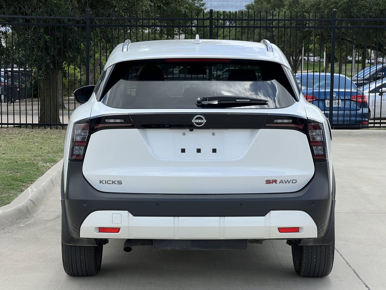 Used 2025 Nissan Kicks SR AWD/4WD image 4