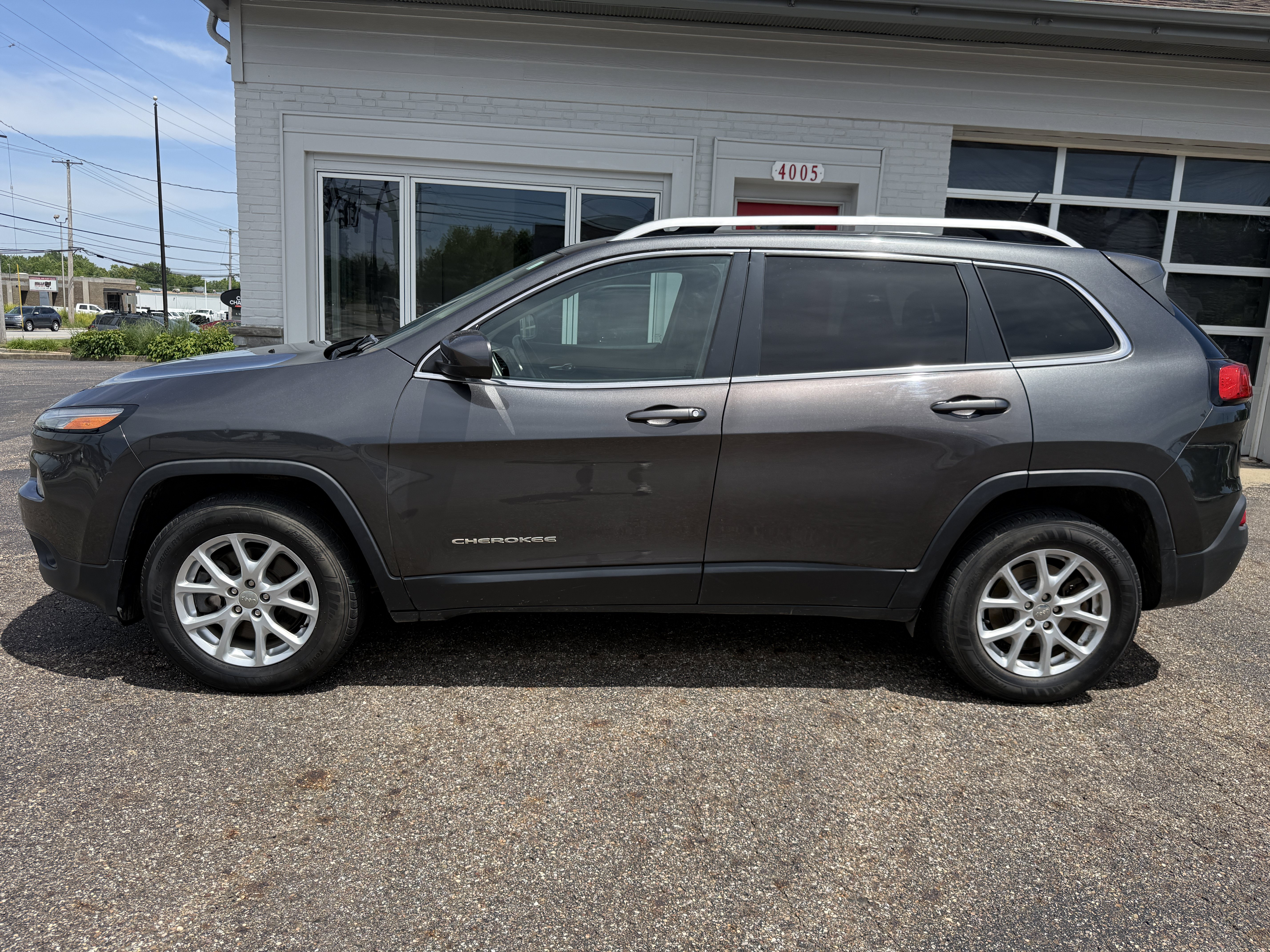 Used 2015 Jeep Cherokee Latitude w/ Cold Weather Group AWD/4WD image 2