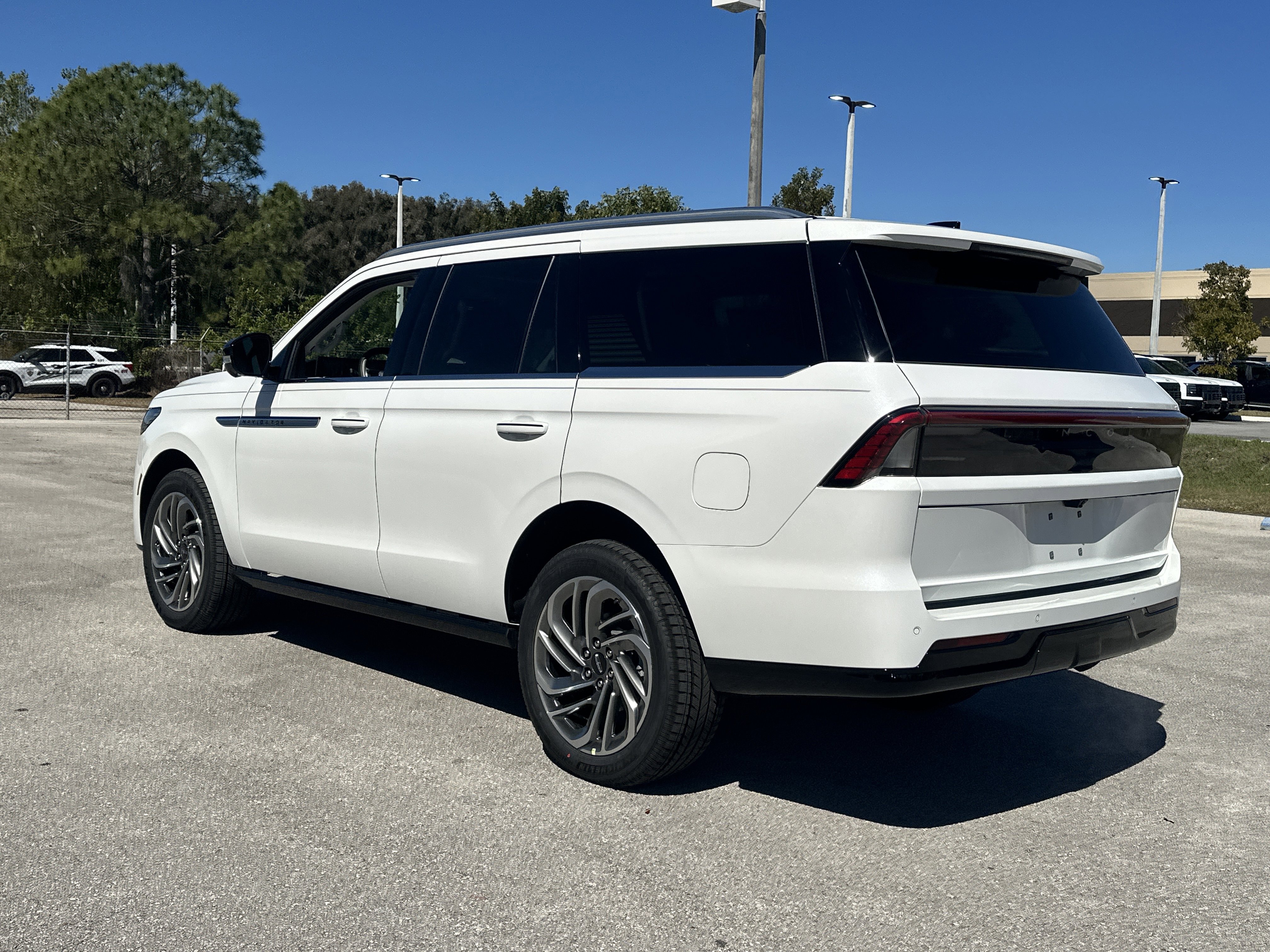 New 2026 Lincoln Navigator Reserve AWD/4WD image 8