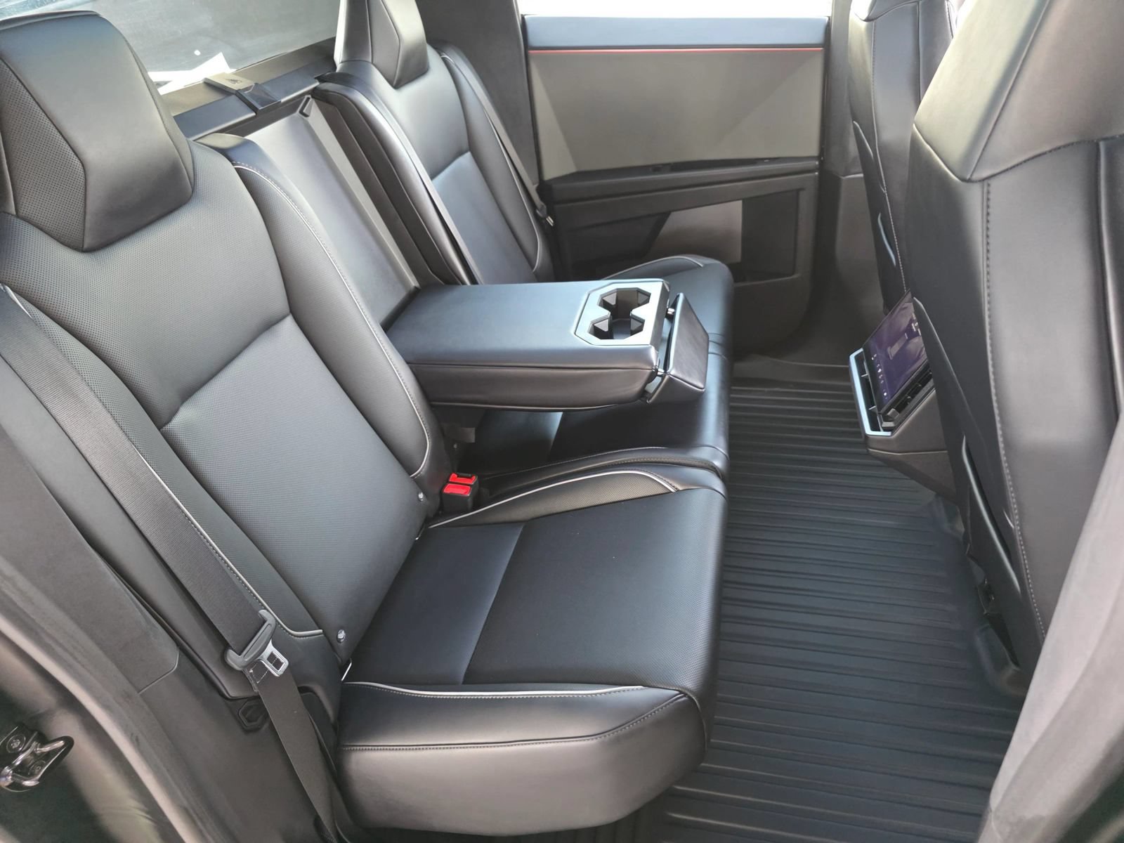 Used 2025 Tesla Cybertruck AWD Crew Cab image 31