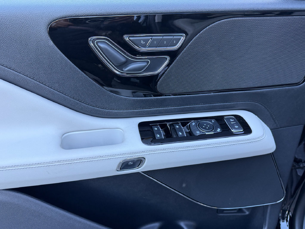 New 2026 Lincoln Aviator AWD image 14