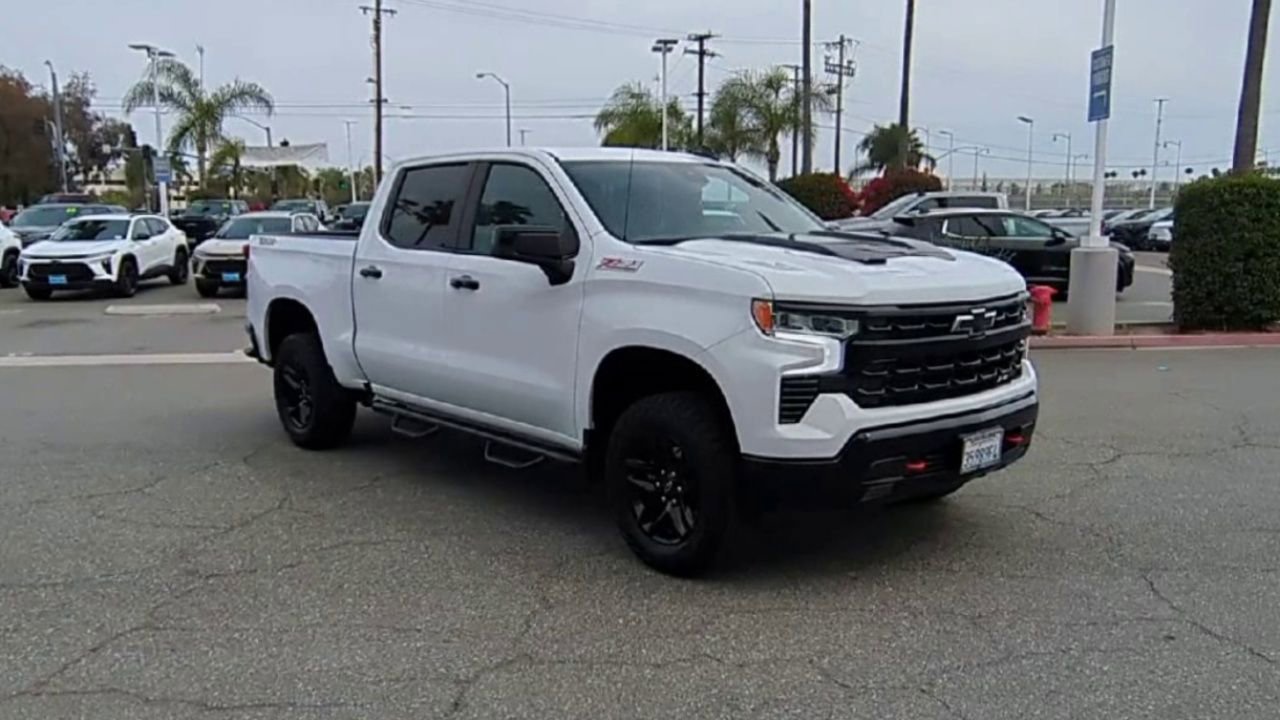 Certified 2025 Chevrolet Silverado 1500 LT Trail Boss w/ Convenience Package II AWD/4WD image 2