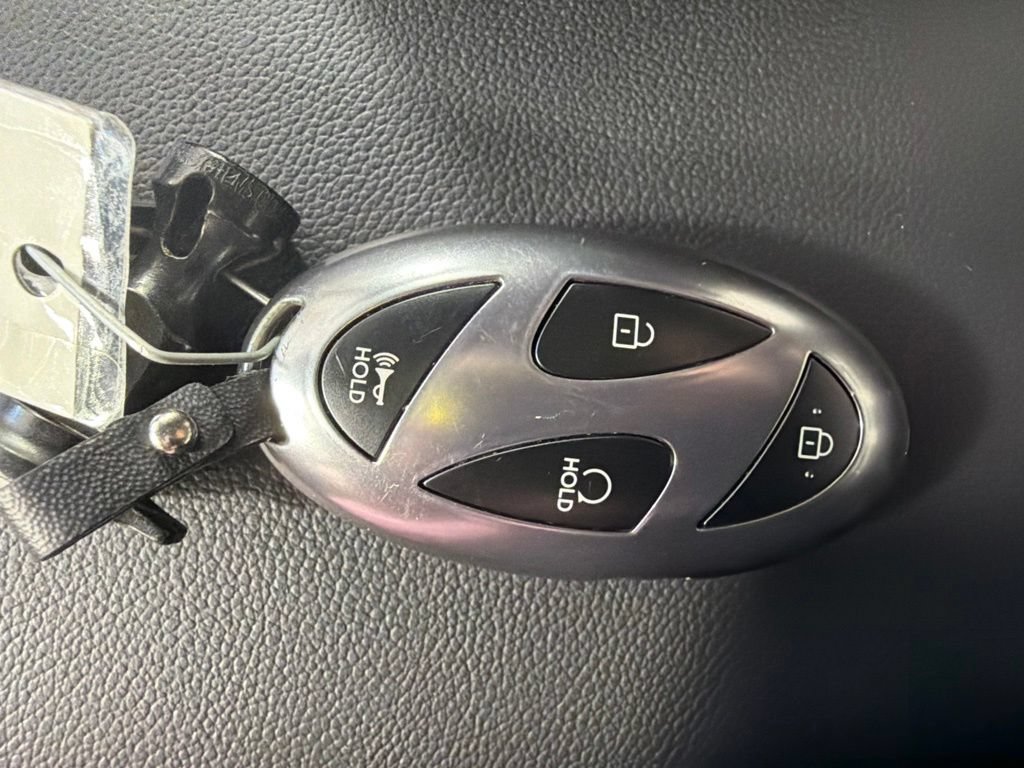 New 2025 Hyundai Elantra Hybrid FWD image 30