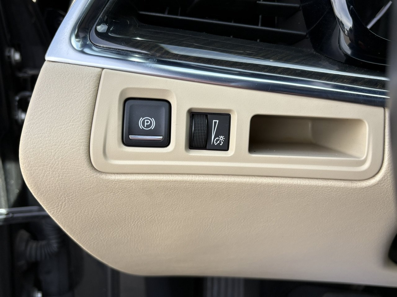 Certified 2018 Cadillac XT5 FWD image 22