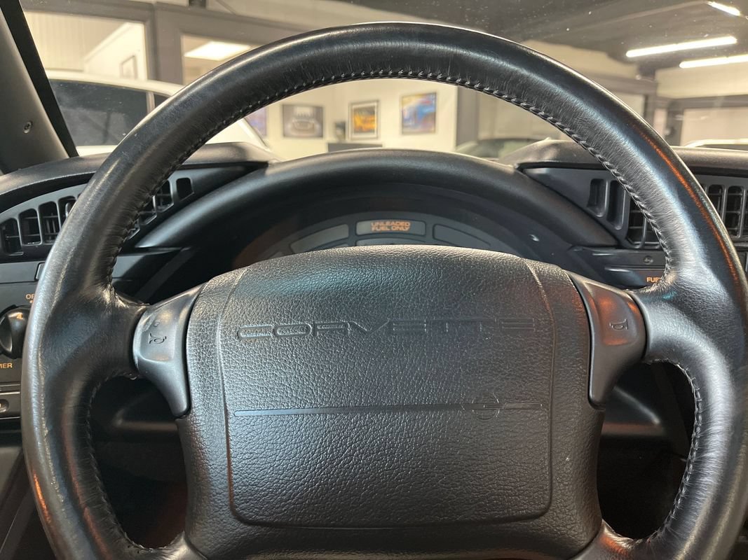 Used 1993 Chevrolet Corvette Coupe RWD image 43