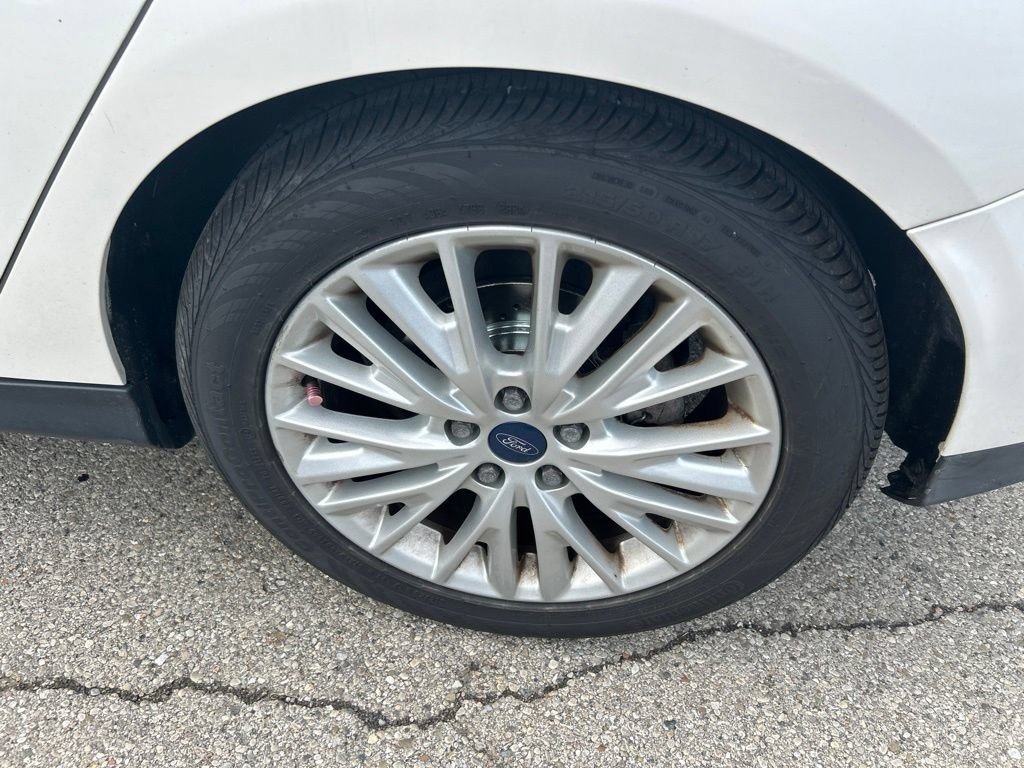 Used 2015 Ford Focus Titanium FWD image 12