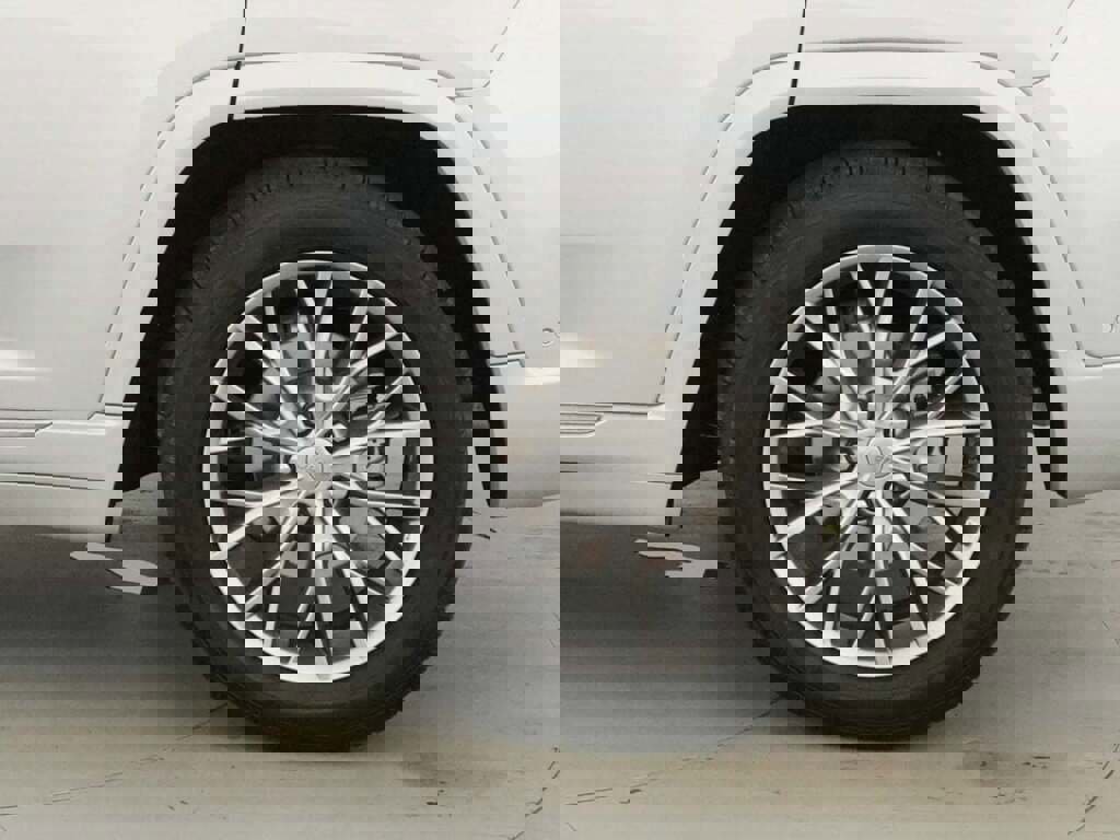 New 2025 Jeep Grand Cherokee Summit w/ Luxury Tech Group V image 39