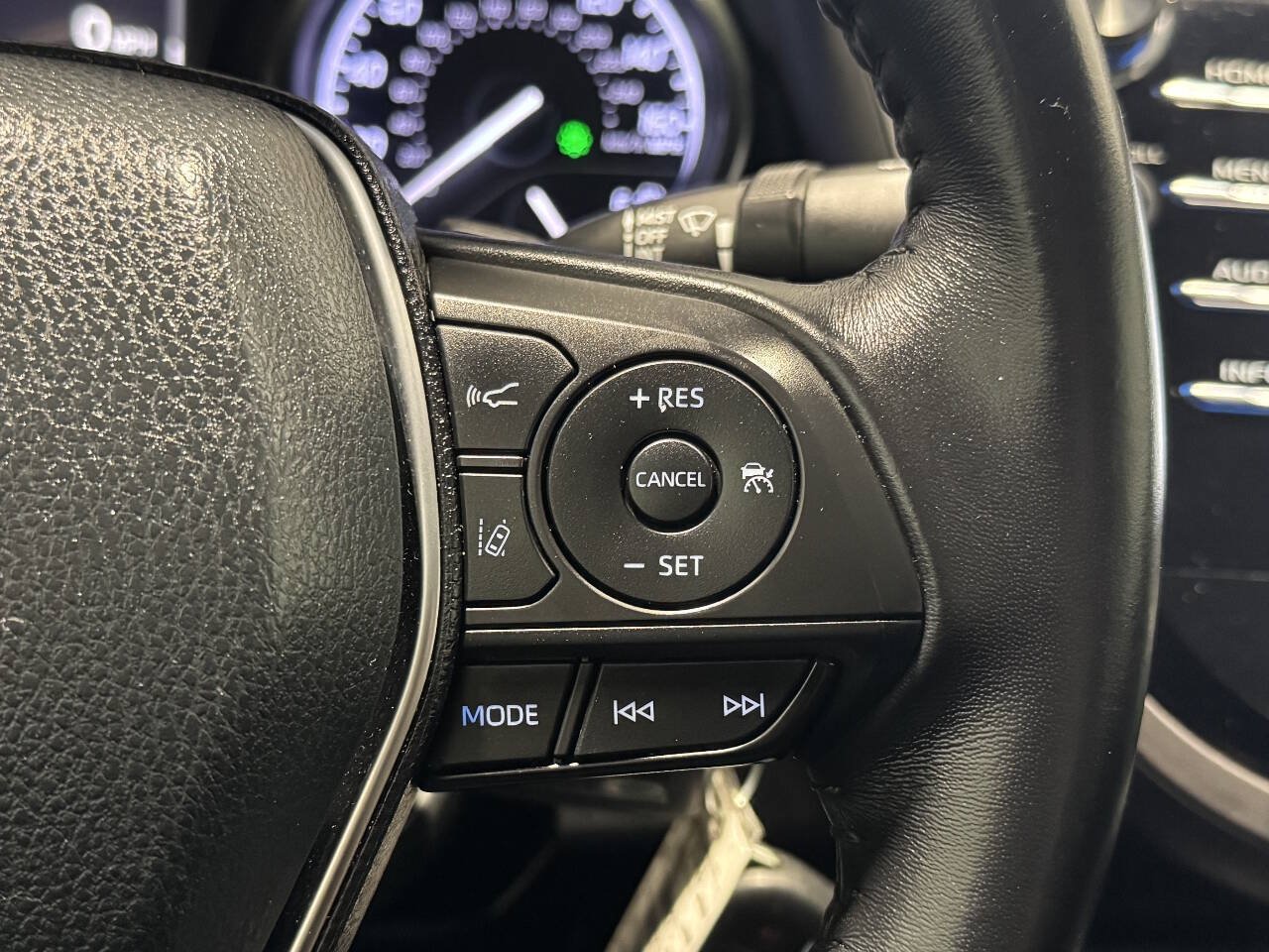 Used 2018 Toyota Camry SE FWD image 25
