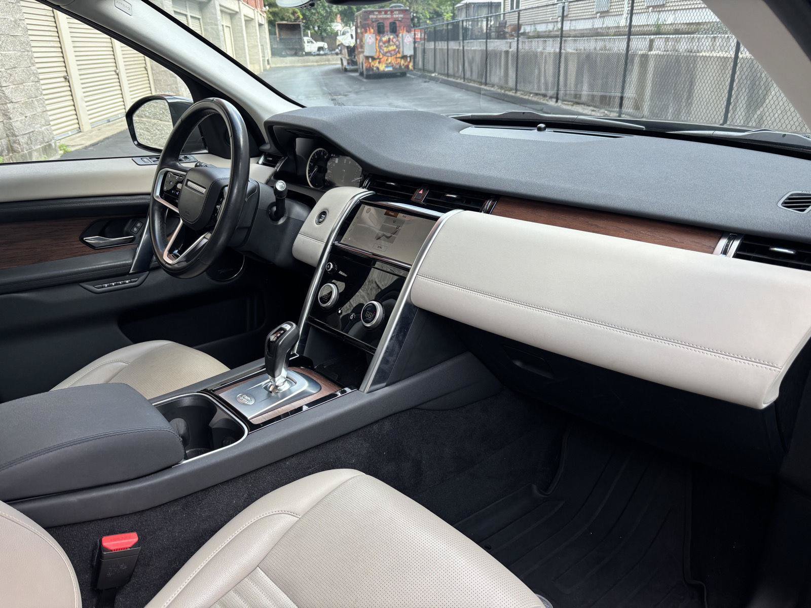Used 2023 Land Rover Discovery Sport SE AWD/4WD image 9