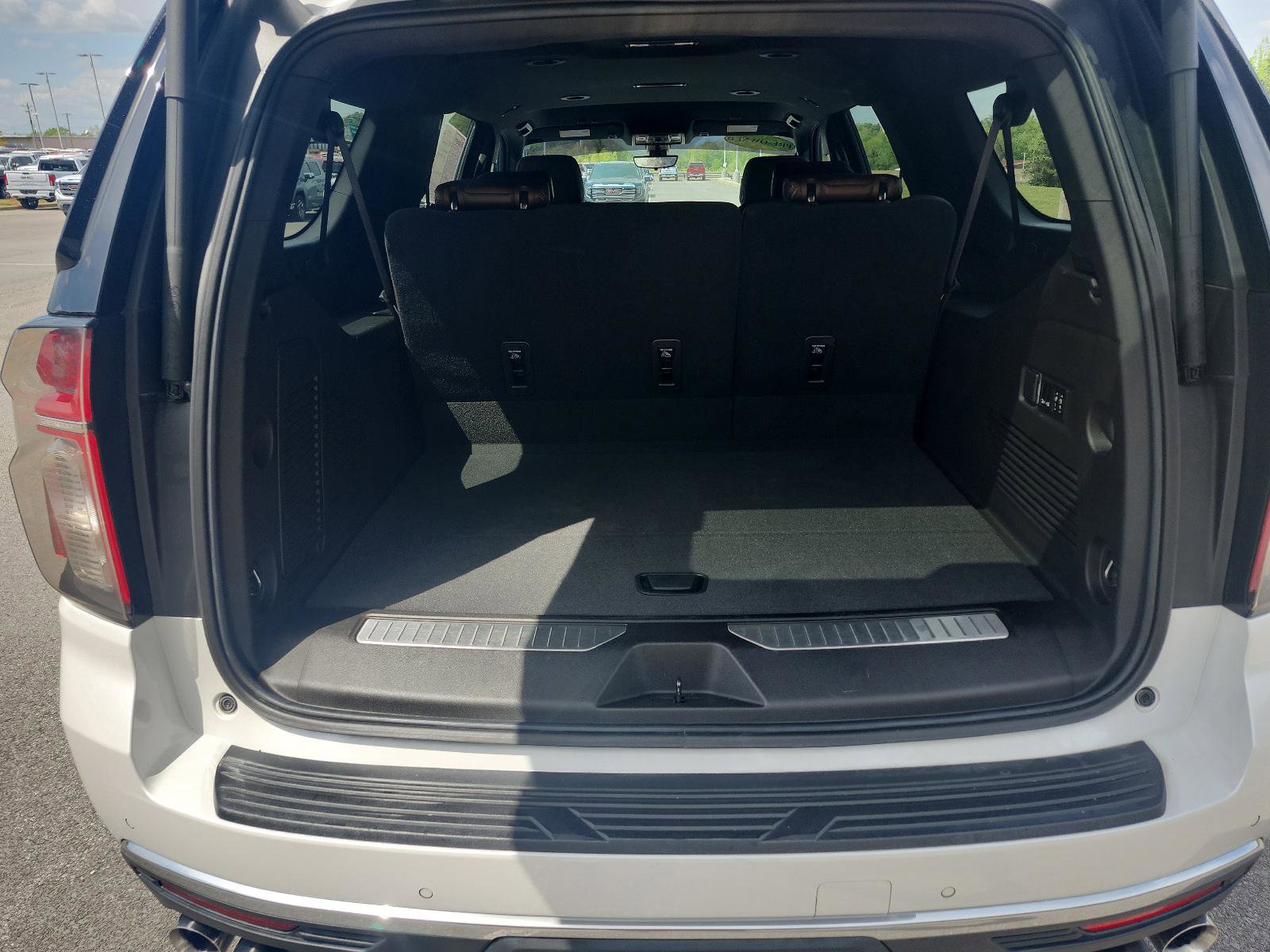 Used 2021 Chevrolet Suburban High Country image 10