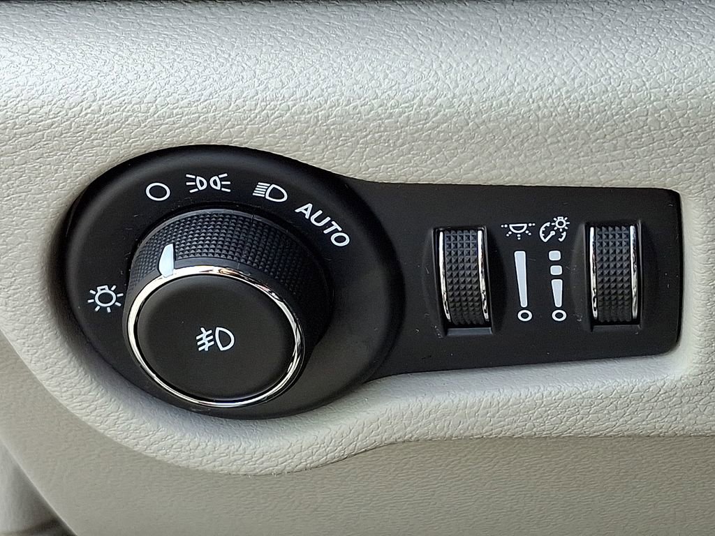 Used 2019 Chrysler Pacifica Touring-L Plus w/ Tire & Wheel Group image 26