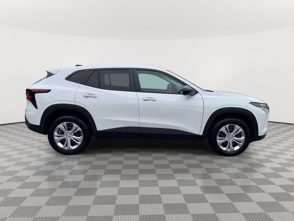 Used 2026 Chevrolet Trax LS FWD image 8
