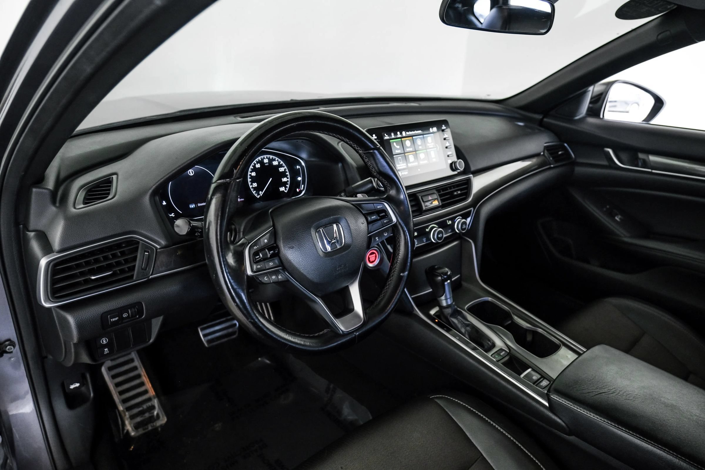 Used 2018 Honda Accord Sport image 2