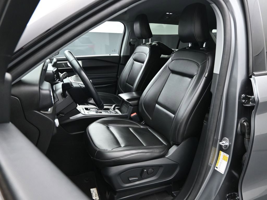 Certified 2022 Ford Explorer XLT w/ Equipment Group 202A image 11