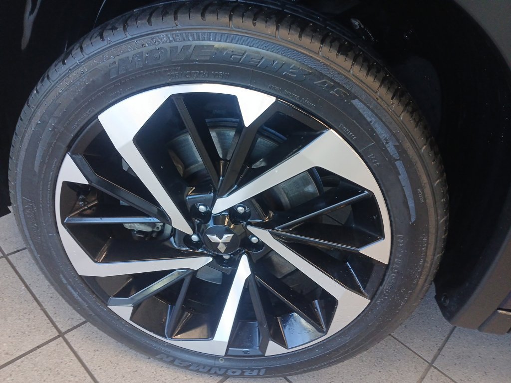 Used 2022 Mitsubishi Outlander SE AWD/4WD image 5