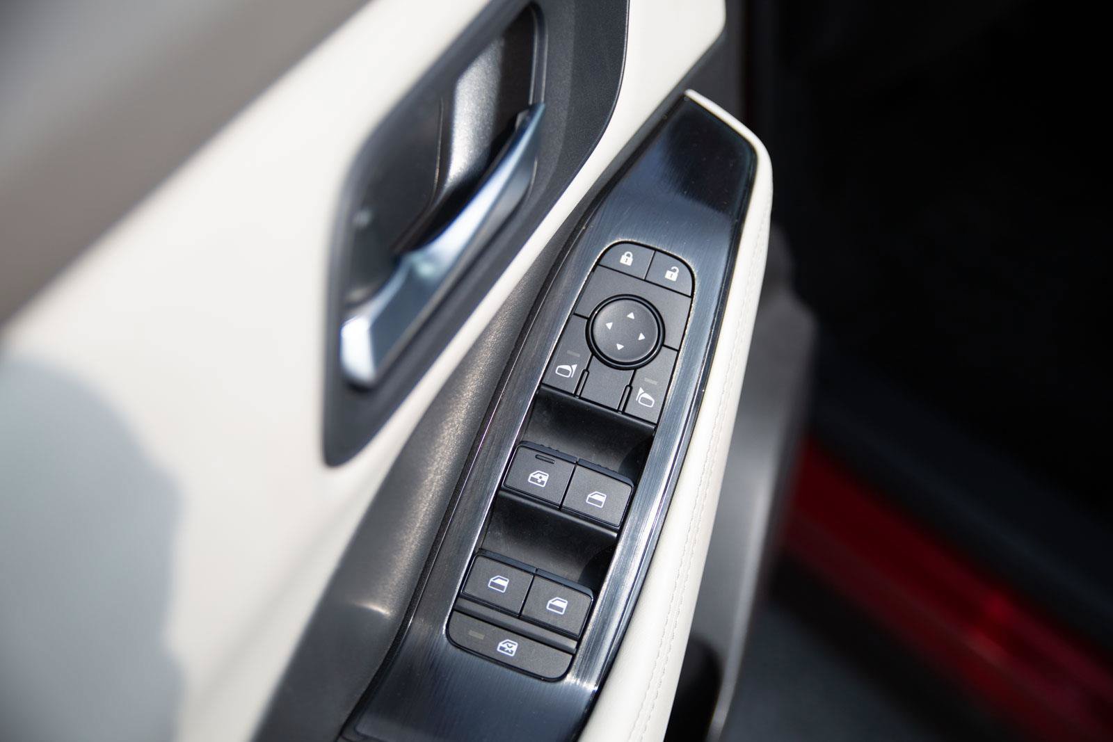 Used 2025 Nissan Rogue SV AWD/4WD image 19
