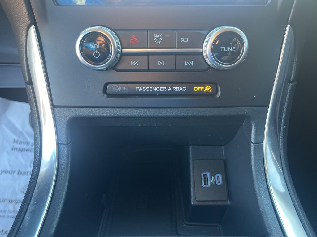 Used 2024 Ford Edge Titanium image 17