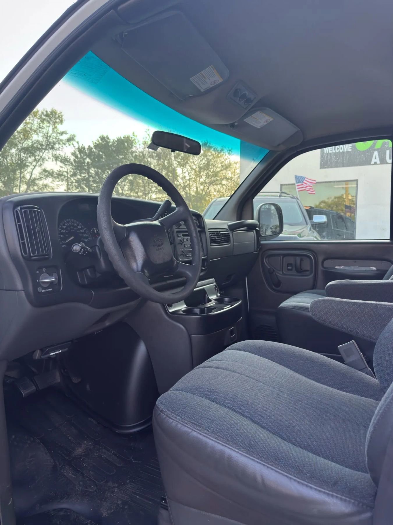 Used 2002 Chevrolet Express 3500 Extended Passenger image 15