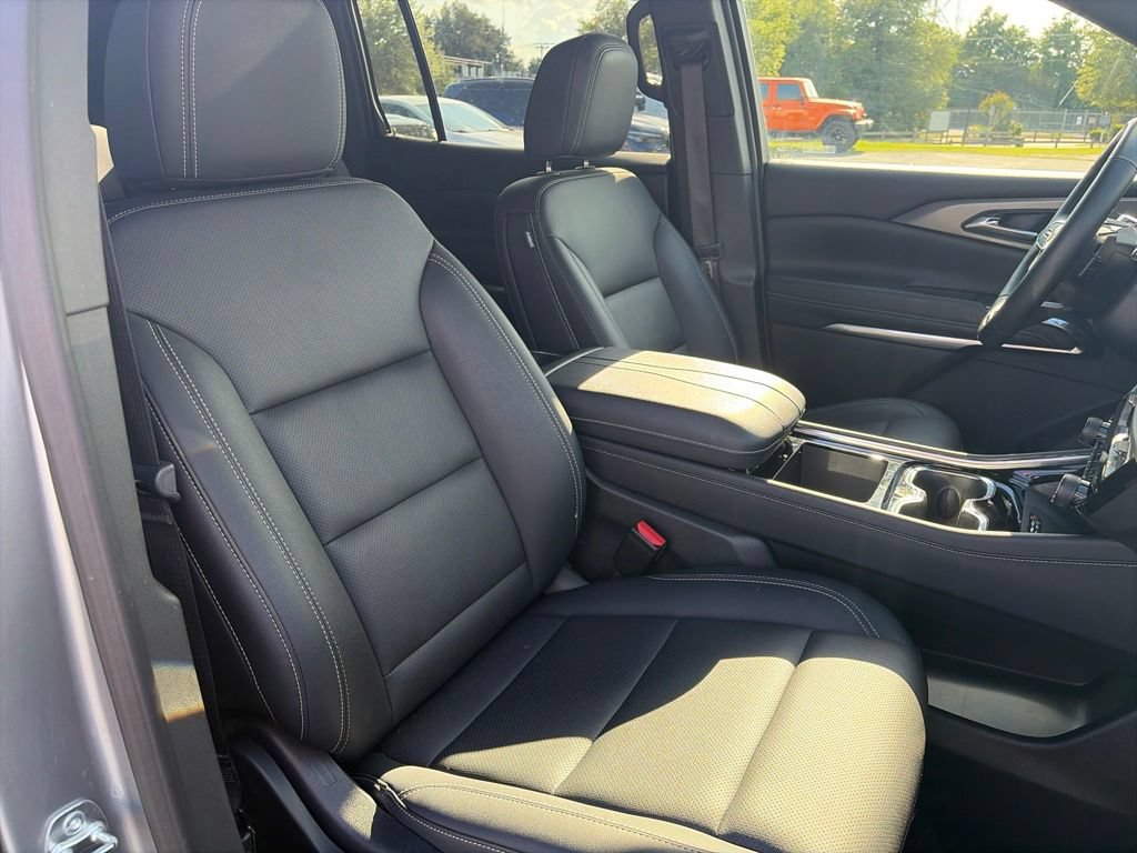 Used 2025 Chevrolet Traverse LT FWD image 11