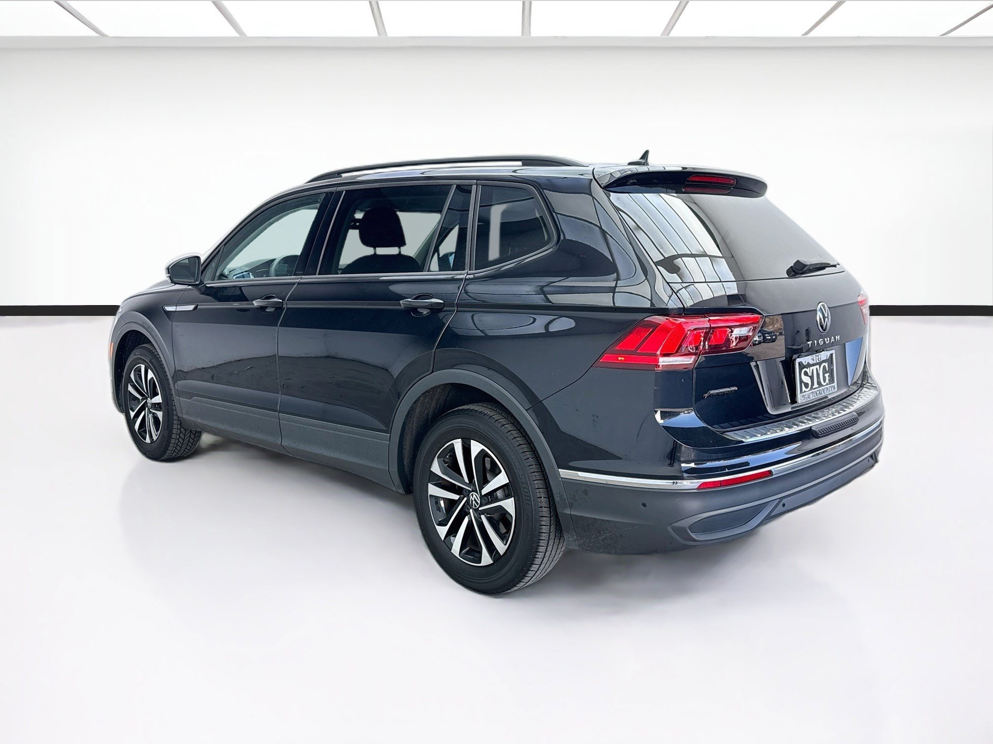 Used 2022 Volkswagen Tiguan S FWD image 6