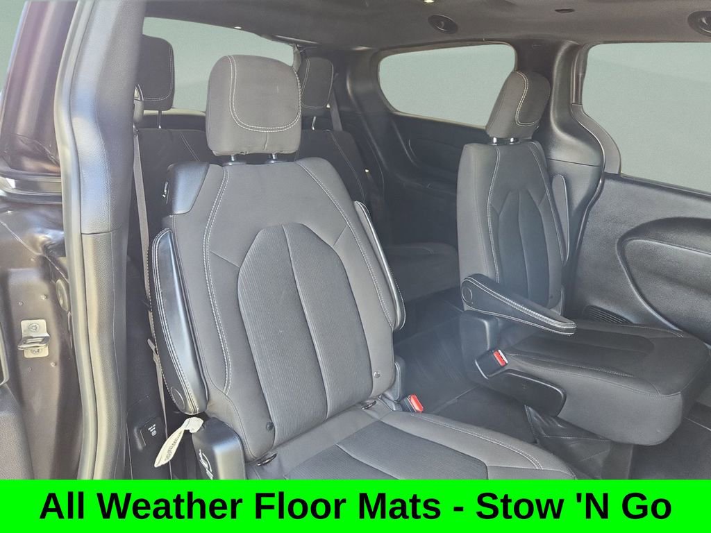 Used 2021 Chrysler Pacifica Touring w/ Uconnect Theater Family Group image 18