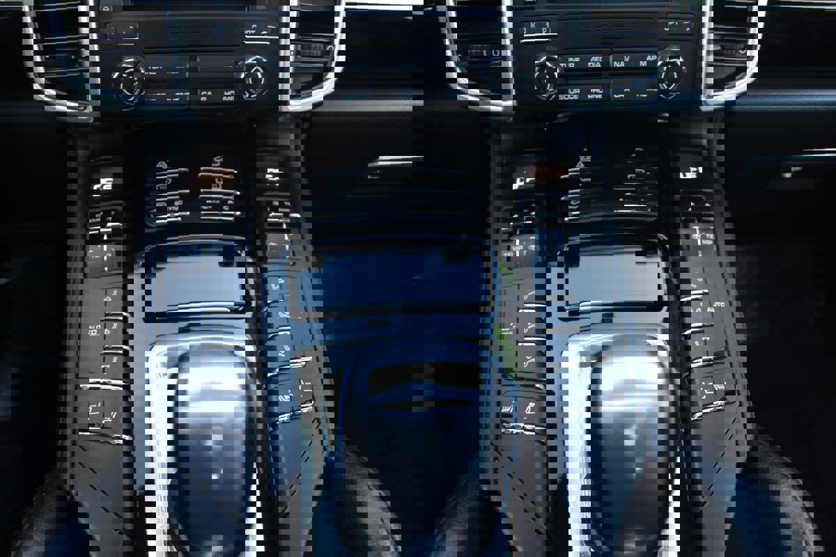 Used 2018 Porsche Cayenne Platinum Edition image 33