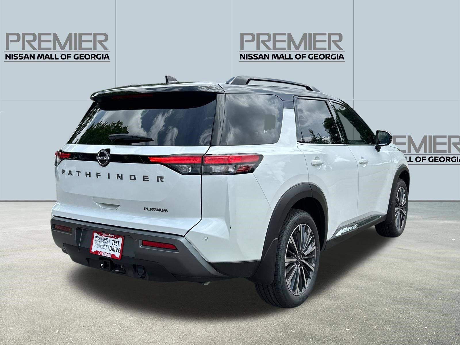 New 2026 Nissan Pathfinder Platinum FWD image 4