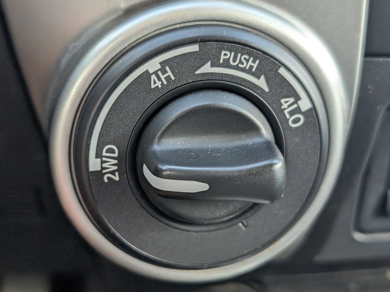 Used 2017 Nissan Titan PRO-4X AWD/4WD image 17