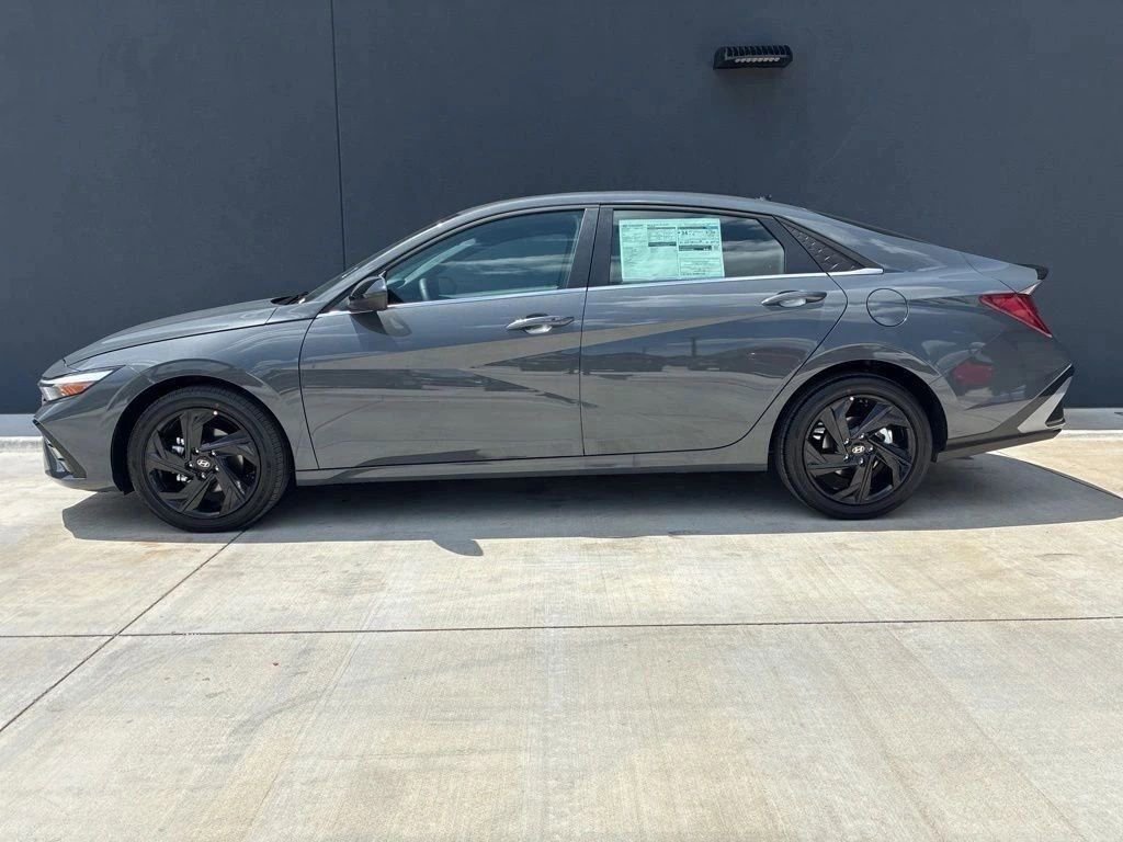 New 2026 Hyundai Elantra SEL Sport Premium FWD image 7