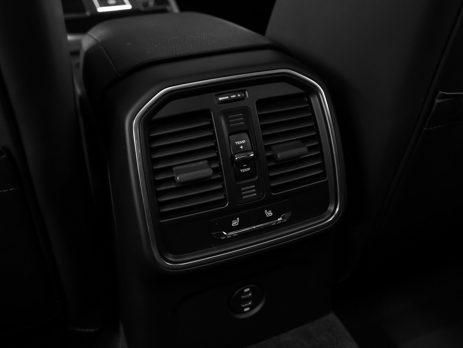 Used 2024 Porsche Macan image 40