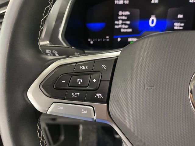 Used 2023 Volkswagen Tiguan SE w/ Panoramic Sunroof Package AWD/4WD image 16
