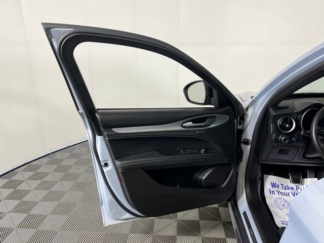 Used 2024 Alfa Romeo Stelvio Ti image 15