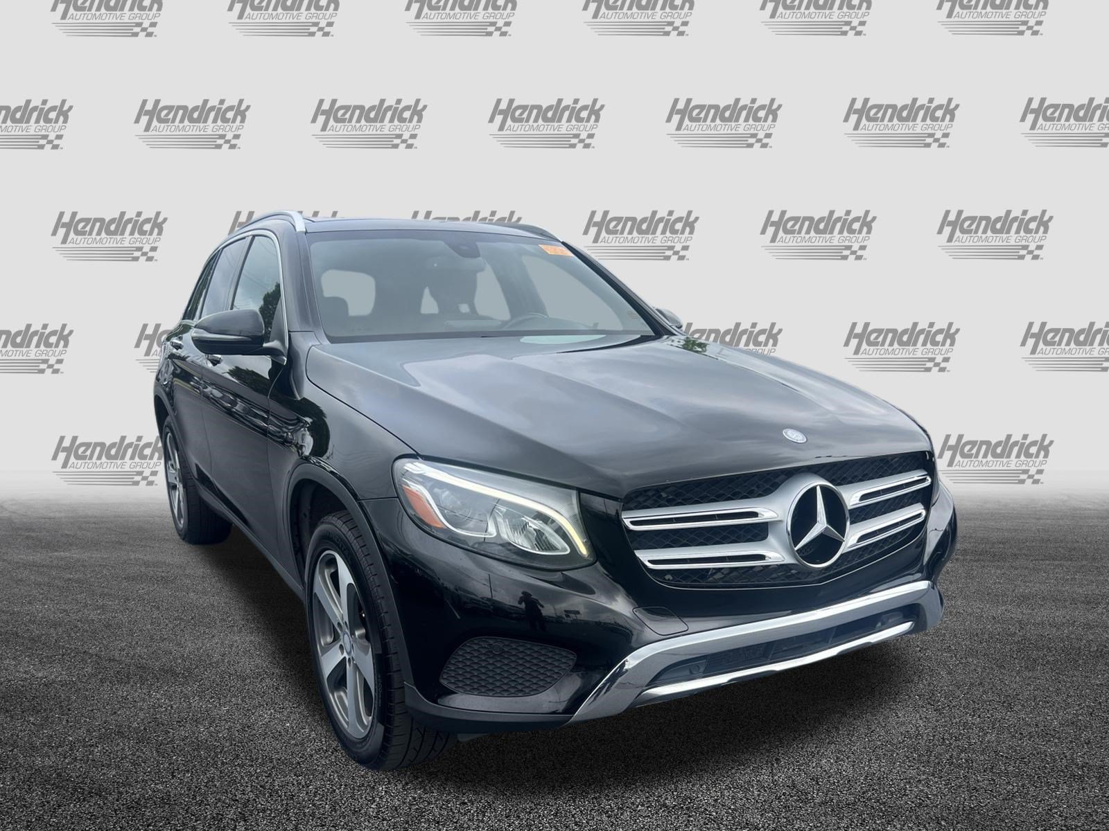 Used 2017 Mercedes-Benz GLC 300 4MATIC image 2