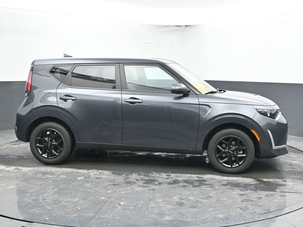 Used 2025 Kia Soul LX w/ LX Technology Package image 12
