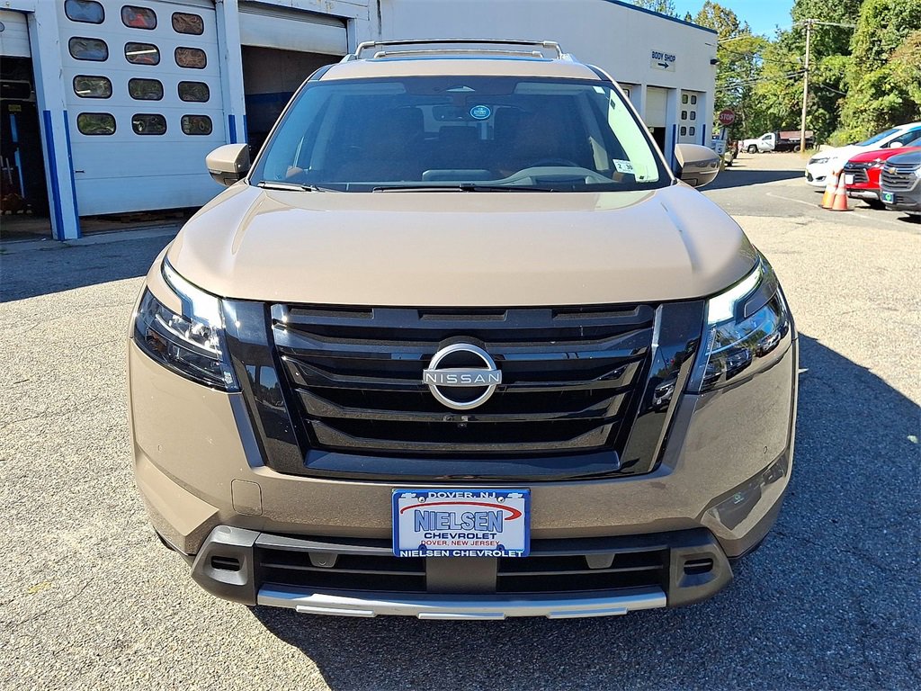 Used 2025 Nissan Pathfinder Platinum w/ Black Appearance Package image 29