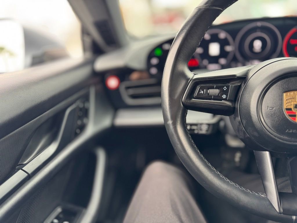 Used 2021 Porsche Taycan image 11