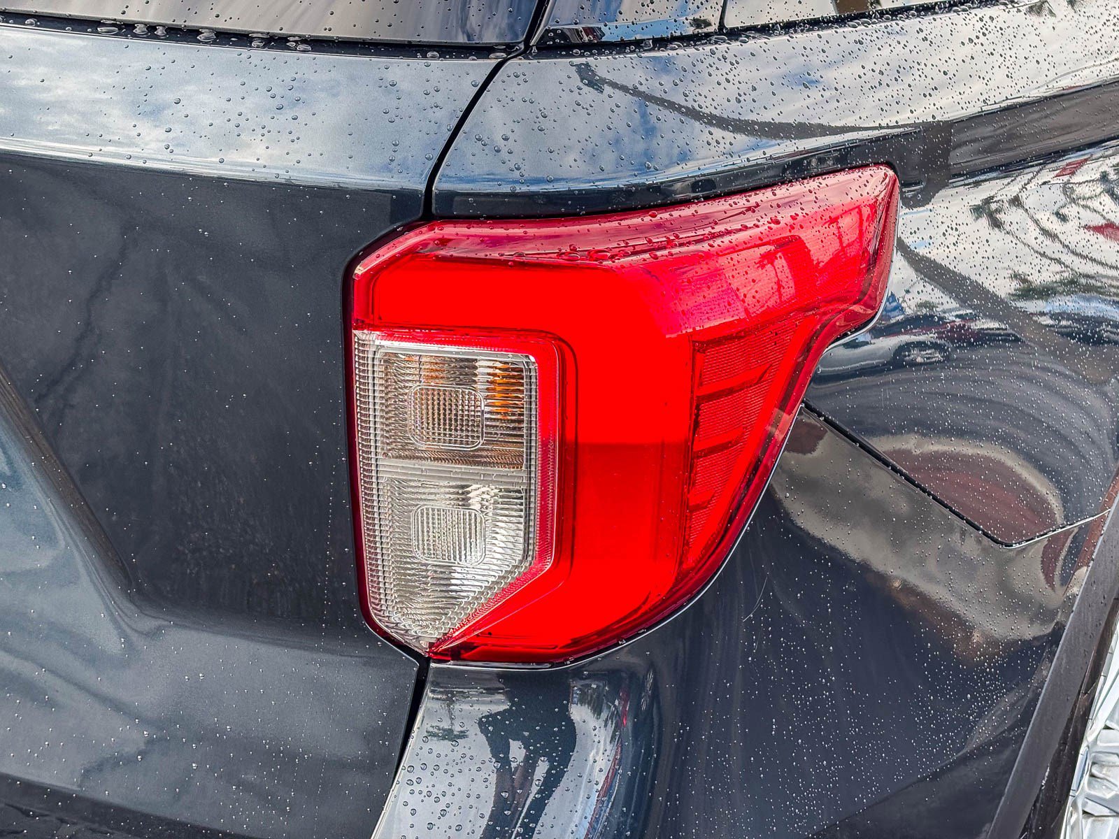 Used 2022 Ford Explorer XLT image 8