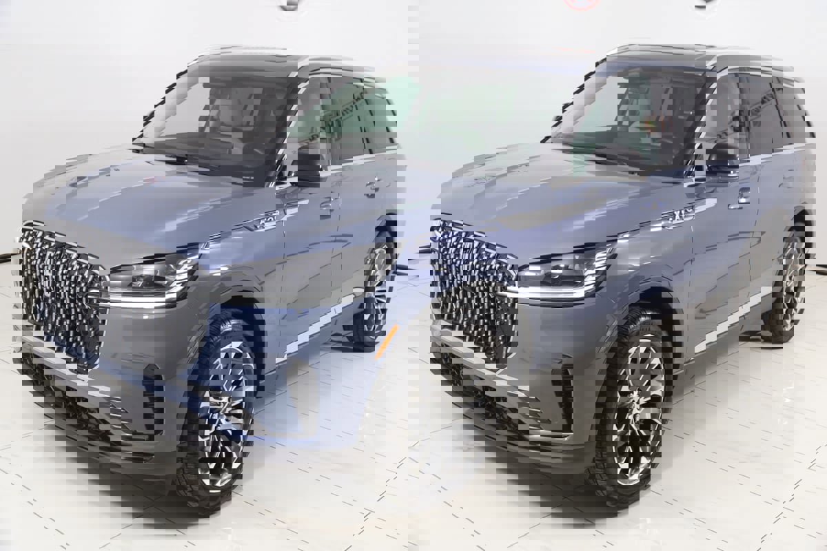 Used 2025 Lincoln Aviator Reserve w/ Illumination Package AWD/4WD image 24