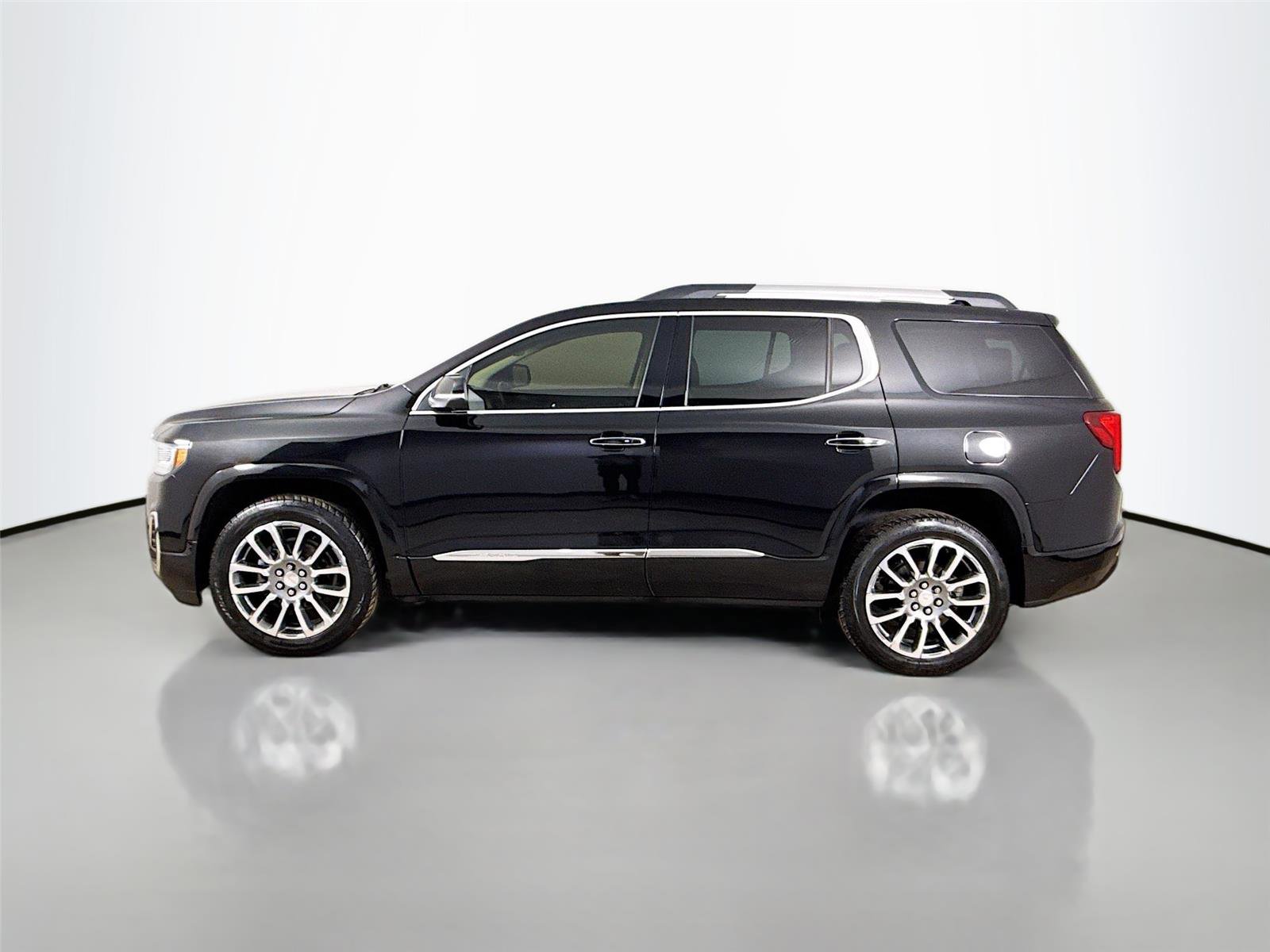 Used 2021 GMC Acadia Denali w/ GMC Pro Grade Package image 8