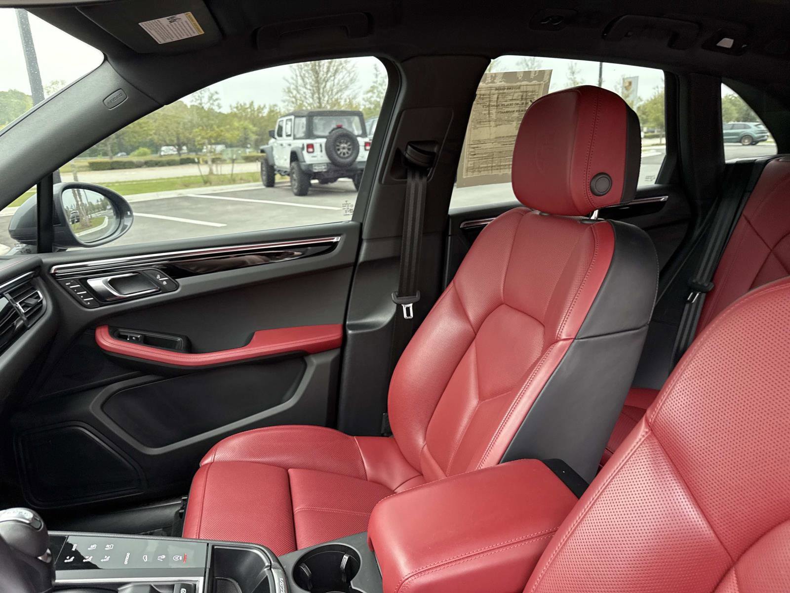 Used 2024 Porsche Macan image 25