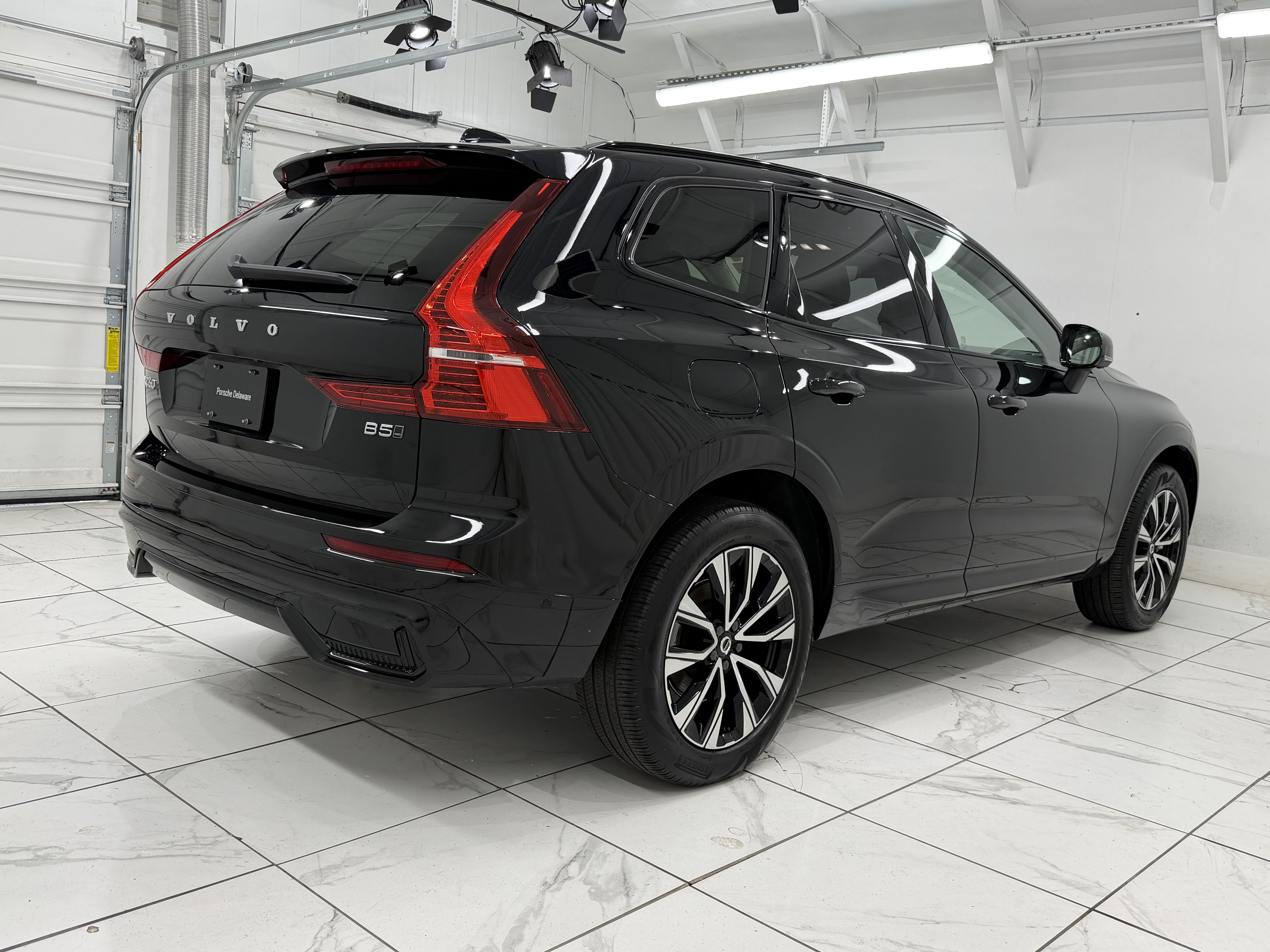 Used 2025 Volvo XC60 B5 Plus w/ Climate Package PRO AWD/4WD image 11