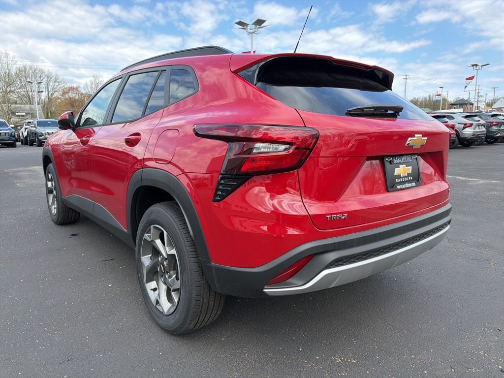 New 2026 Chevrolet Trax LT w/ LT Convenience Package FWD image 3