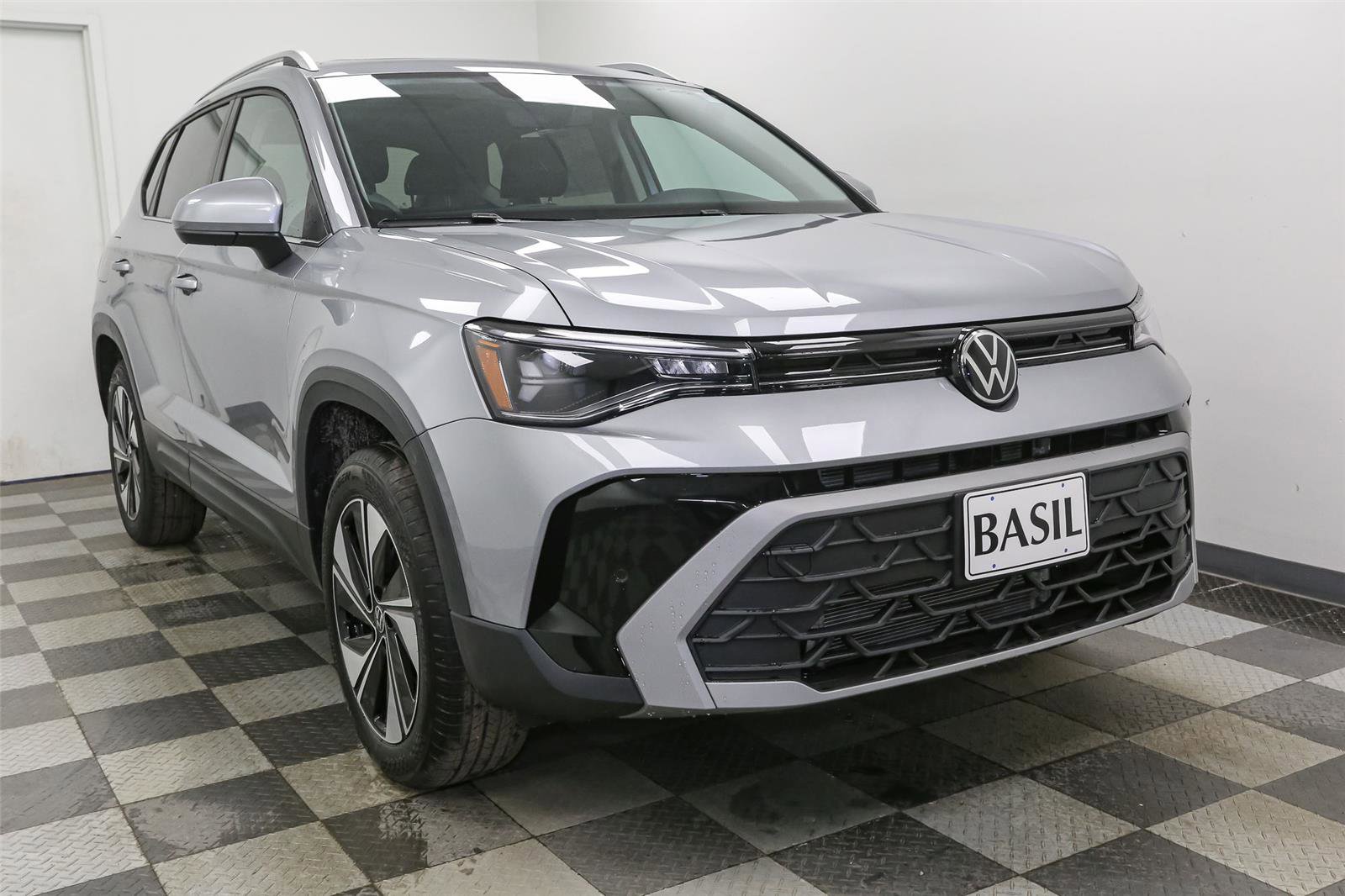 New 2025 Volkswagen Taos SE video 2