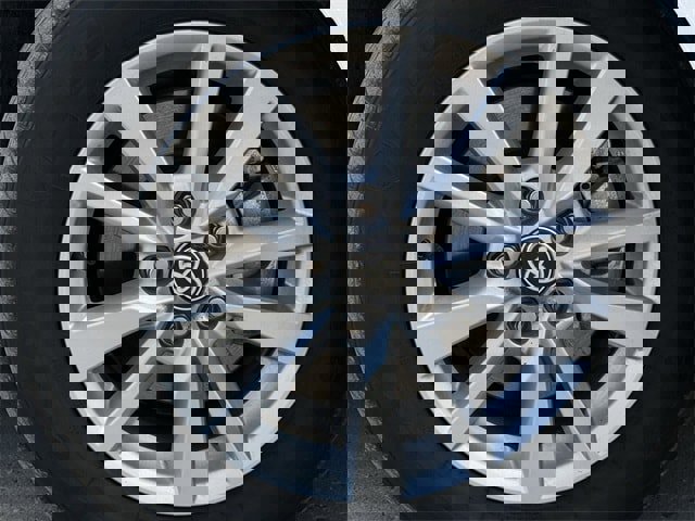 Used 2025 Toyota Camry LE image 10